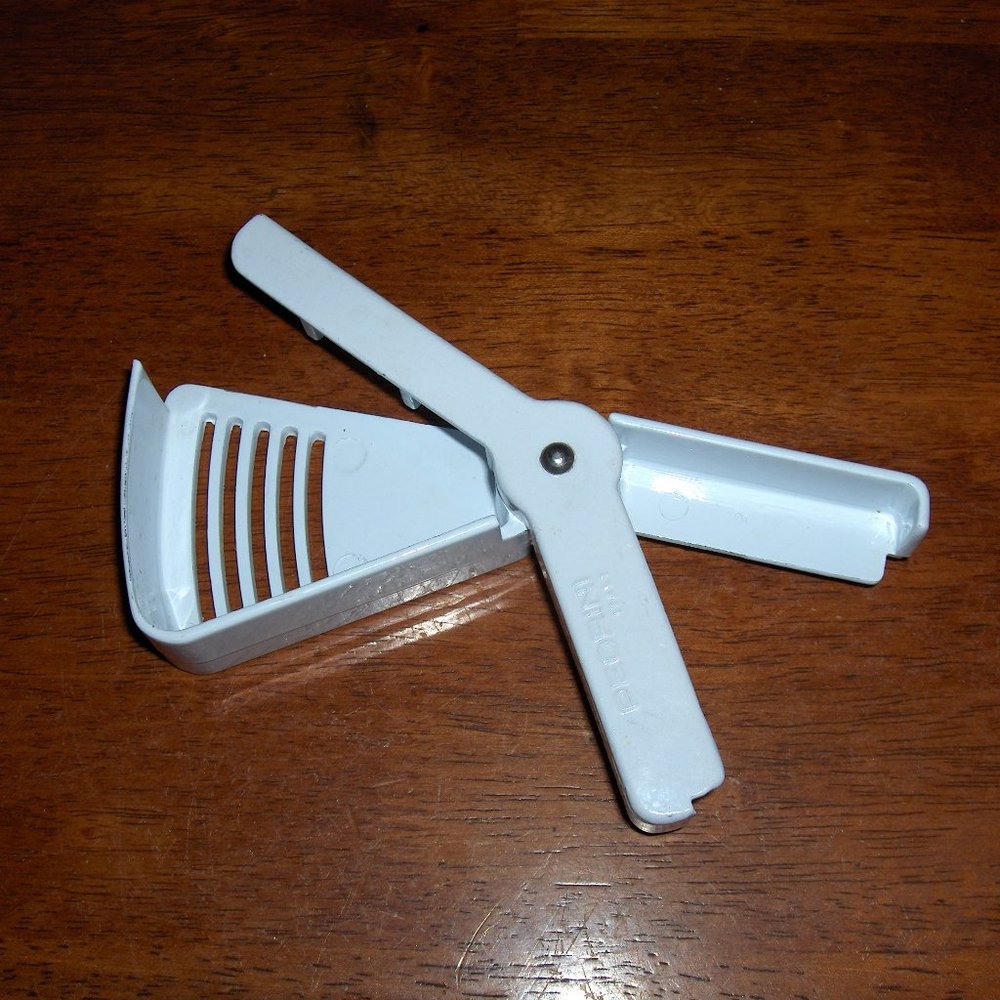 Juice Squeezer, Approx. 6 1/4" Long. Great for Lemons, or Limes
